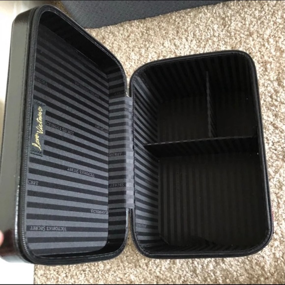 Victoria’s Secret Runway Patch Vanity Makeup Case - Picture 3 of 4